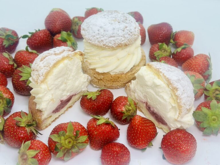 What Makes a Cream Puff Perfect? Secrets from French Pastry Chefs